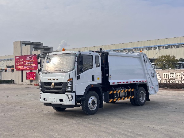 中國重汽HOWO豪沃環衛車型出口｜中國重汽湖北華威制造8-9立方壓縮式垃圾車